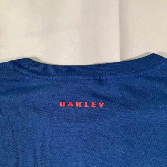 Oakley T-Shirt Men’s Medium Blue USA Flag Logo Graphic Tee - Picture 10 of 12
